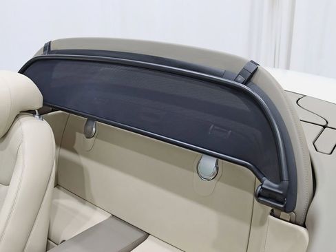 Used 2011 Mercedes-Benz SL 550 image 23