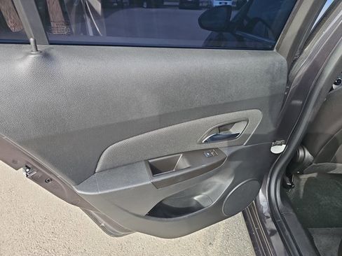 Used 2014 Chevrolet Cruze LT image 10