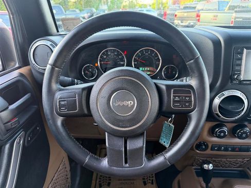 Used 2015 Jeep Wrangler Unlimited Sahara w/ Dual Top Group image 28