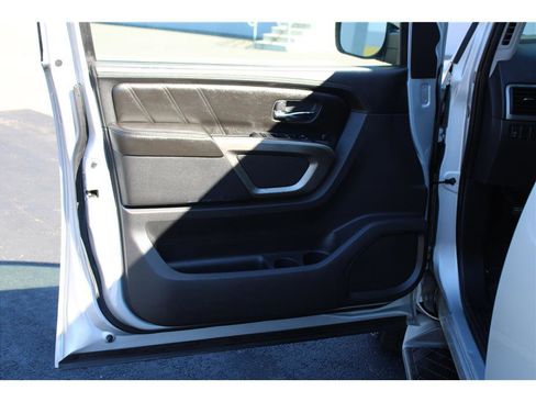 Used 2015 Nissan Armada SV image 7