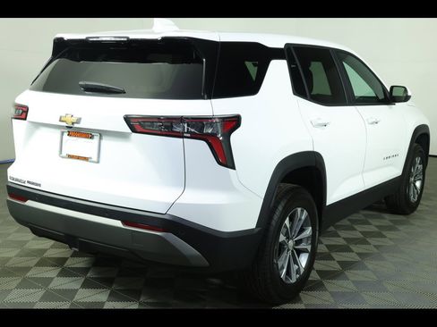 Used 2026 Chevrolet Equinox LT w/ Convenience Package II image 2