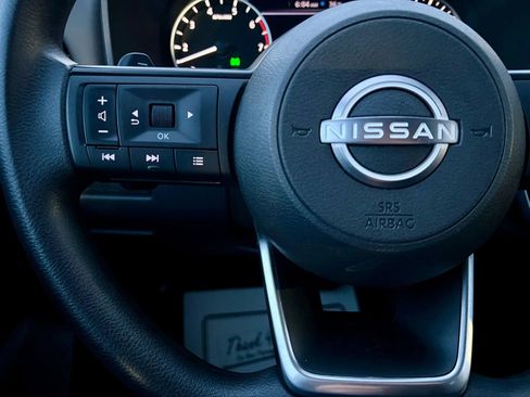 Used 2023 Nissan Rogue S image 22