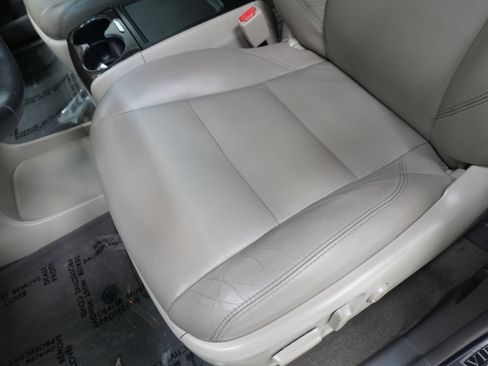 Used 2017 Toyota Sienna XLE w/ XLE Navigation Package FWD image 12