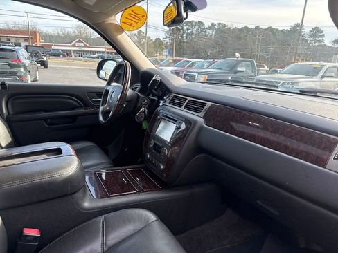 Used 2014 GMC Yukon XL Denali image 24