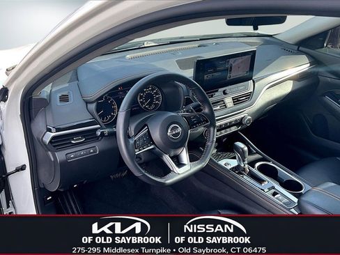 Used 2023 Nissan Altima 2.5 SR w/ SR Premium Package image 15