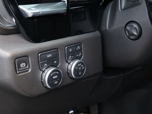 Used 2024 GMC Sierra 1500 SLT w/ SLT Premium Package AWD/4WD image 13