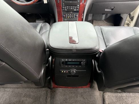 Used 2010 Cadillac Escalade Luxury image 15