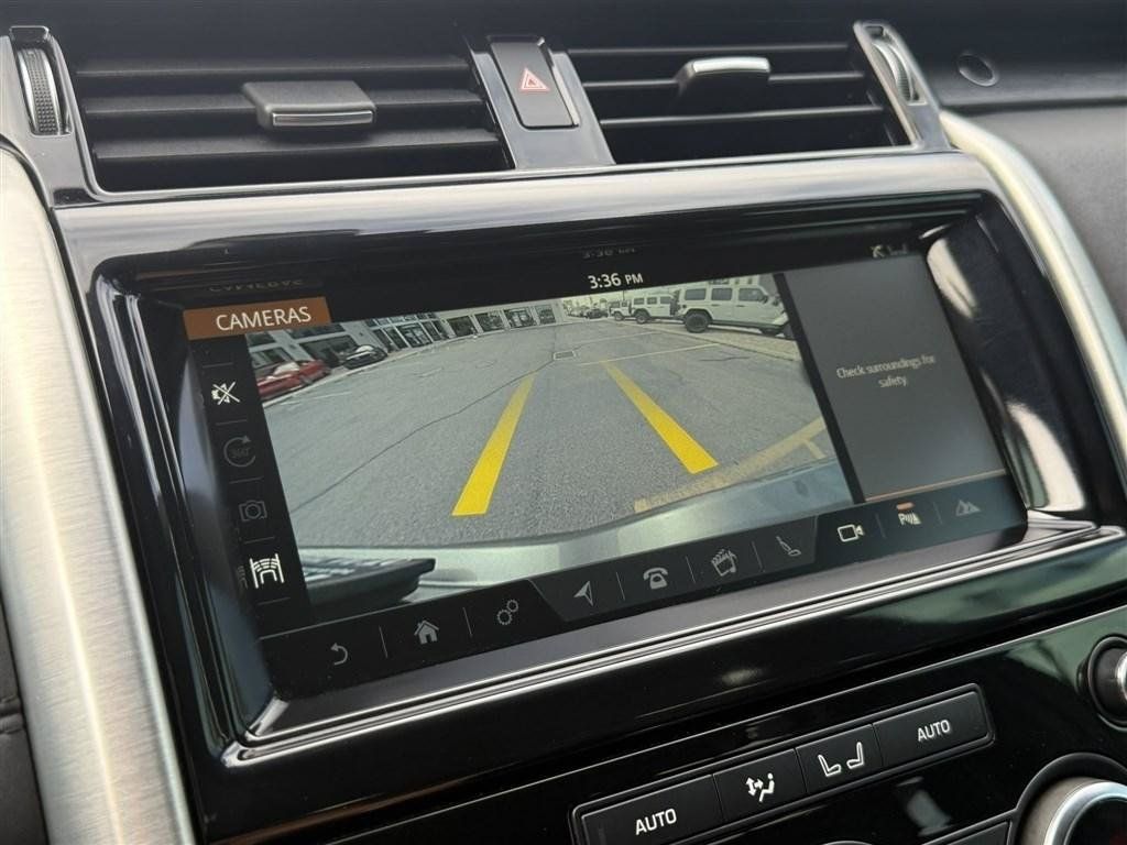 Used 2018 Land Rover Discovery HSE AWD/4WD image 41