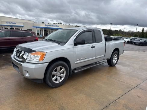 Used 2014 Nissan Titan SV w/ SV Value Truck Package image 3