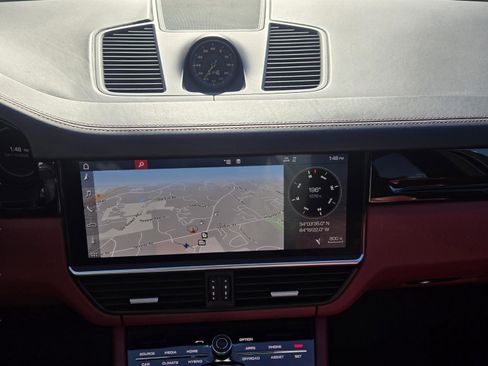 Used 2019 Porsche Cayenne E-Hybrid image 17