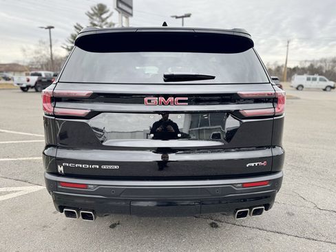 Used 2025 GMC Acadia AT4 w/ Luxury Package image 6