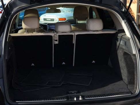 Used 2018 Mercedes-Benz GLC 300 w/ Premium Package image 24