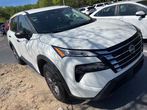 Used 2024 Nissan Rogue S image 4