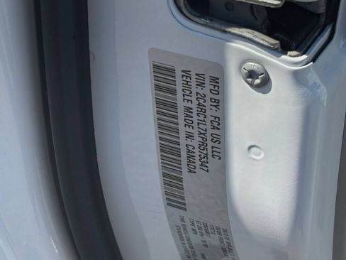Used 2023 Chrysler Pacifica Touring-L FWD image 27