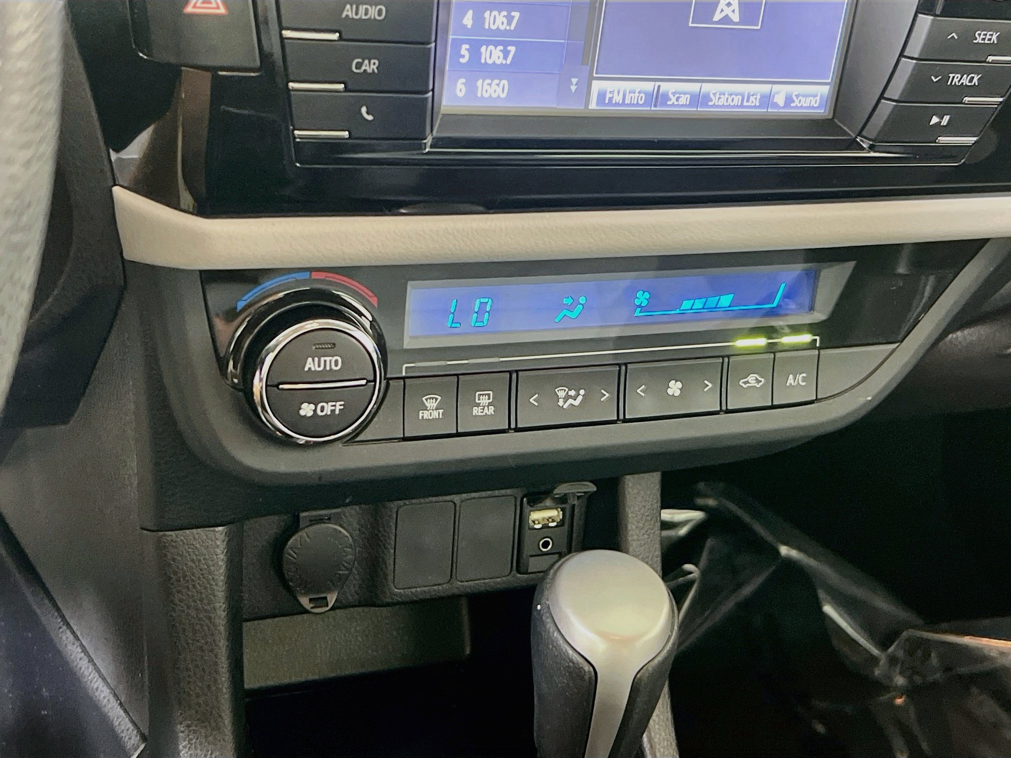 Used 2016 Toyota Corolla LE FWD image 15