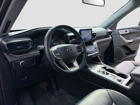 Used 2022 Ford Explorer Limited AWD/4WD image 4