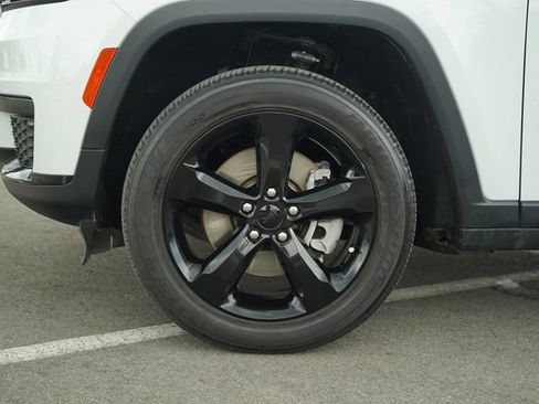 Used 2023 Jeep Grand Cherokee L Laredo image 11