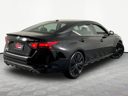 Used 2022 Nissan Altima 2.5 SR w/ Midnight Edition Package FWD image 6