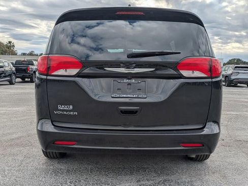 Used 2023 Chrysler Voyager LX image 6