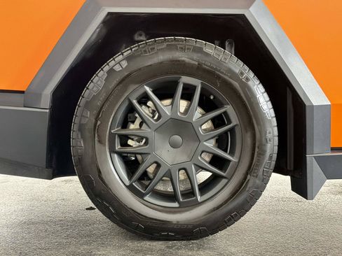 Used 2024 Tesla Cybertruck AWD Crew Cab image 17