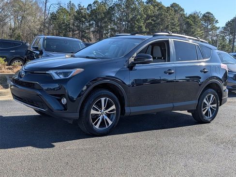 Used 2018 Toyota RAV4 XLE image 8