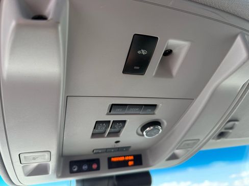 Used 2019 Cadillac Escalade Premium Luxury image 25