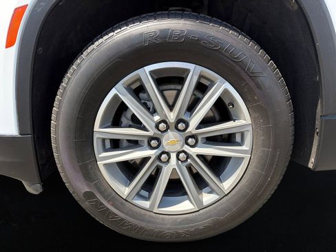 Used 2023 Chevrolet Traverse LT AWD/4WD image 9