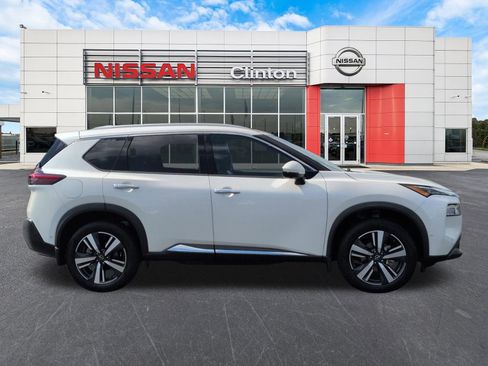 Used 2023 Nissan Rogue SL w/ SL Premium Package FWD image 2