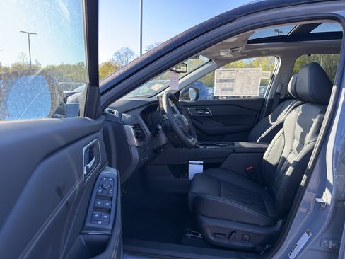 New 2026 Nissan Rogue Platinum AWD/4WD image 11