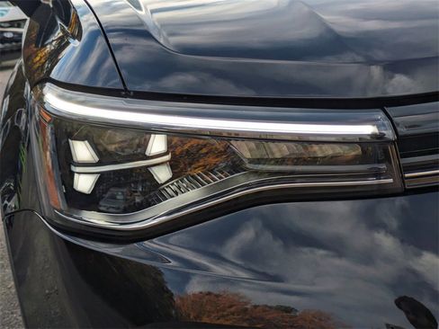 New 2026 Volkswagen Taos SE image 10