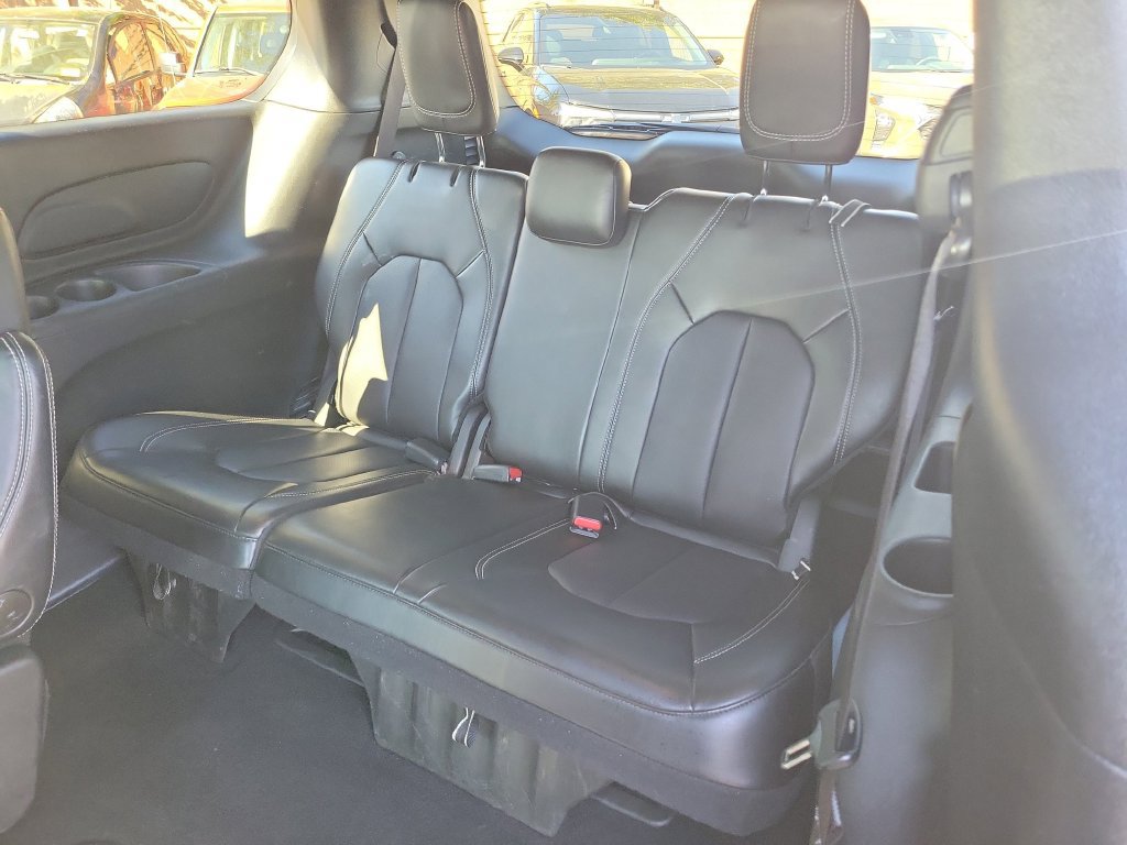 Used 2025 Chrysler Pacifica Select FWD image 19