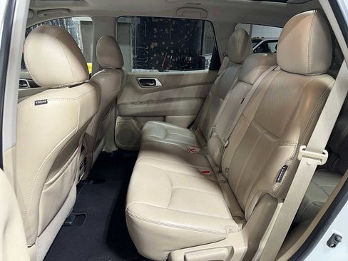 Used 2019 Nissan Pathfinder Platinum image 17
