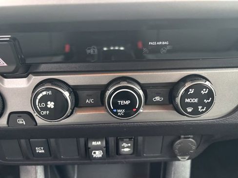 Used 2018 Toyota Tacoma SR5 image 28