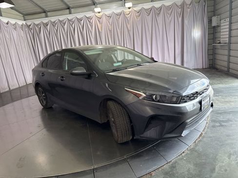 Used 2022 Kia Forte LXS FWD image 2