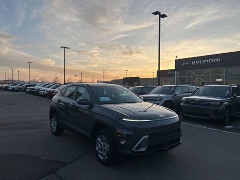 New 2026 Hyundai Kona SE image 3