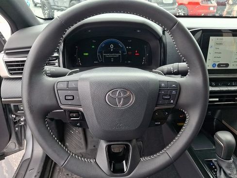 Used 2025 Toyota Camry SE FWD image 15
