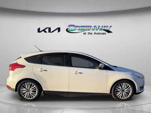 Used 2017 Ford Focus Titanium w/ Titanium Technology Package image 5