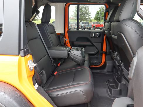 Used 2025 Jeep Wrangler Unlimited Rubicon w/ Convenience Group image 25