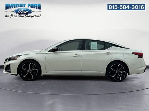 Used 2023 Nissan Altima 2.5 SR w/ SR Premium Package FWD image 2