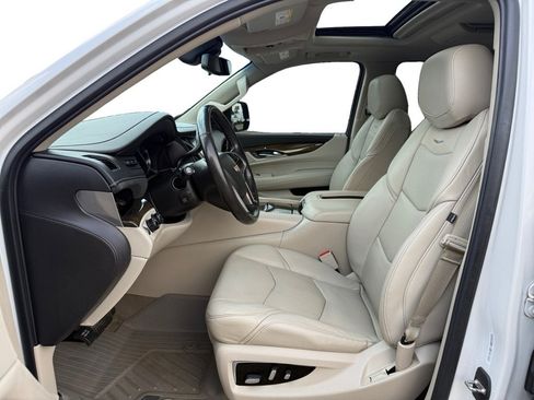 Used 2019 Cadillac Escalade ESV Luxury AWD/4WD image 9
