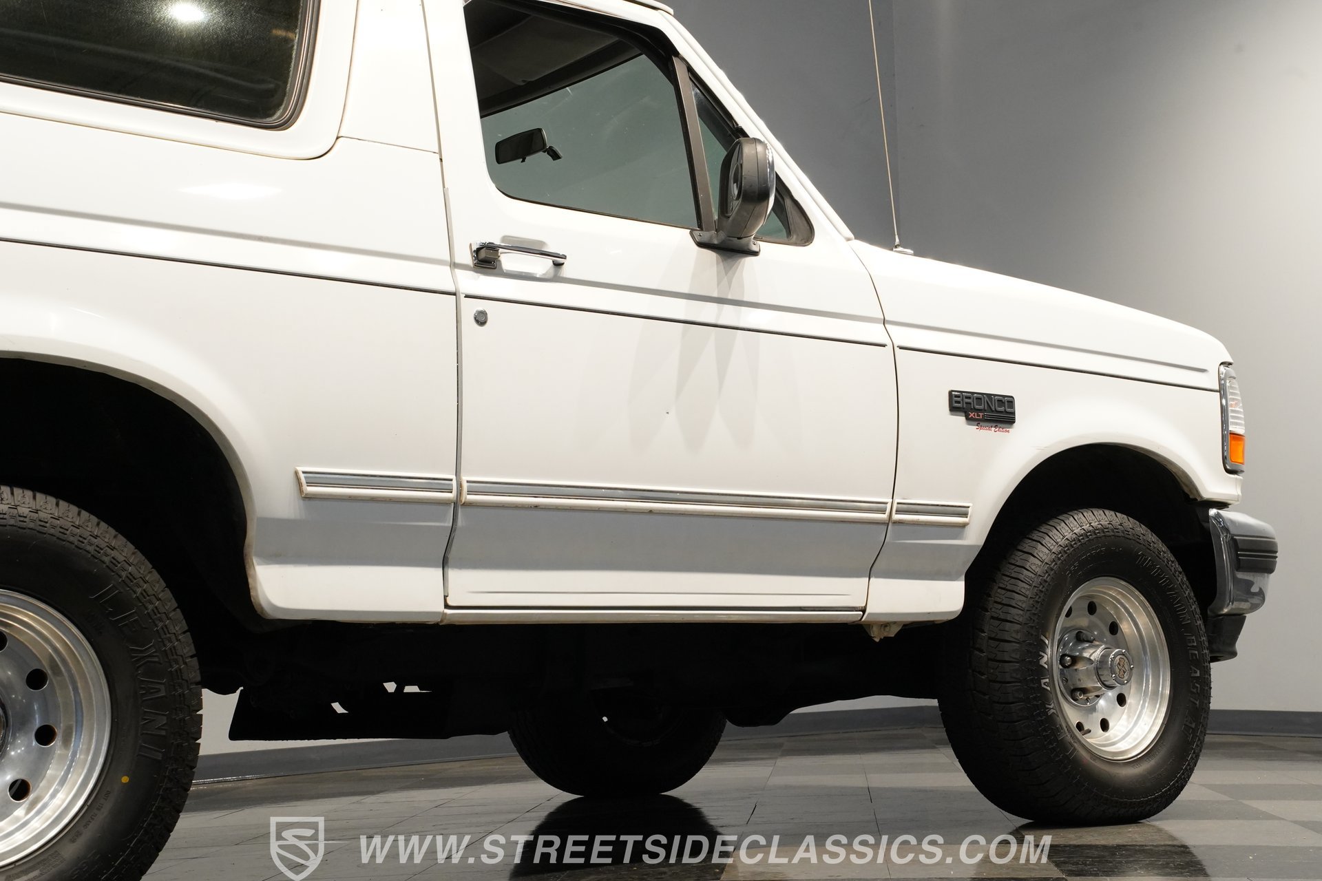 Used 1995 Ford Bronco XLT AWD/4WD image 29