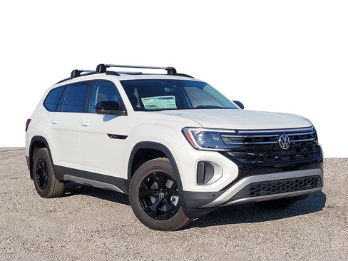 New 2026 Volkswagen Atlas Peak Edition AWD/4WD image 2