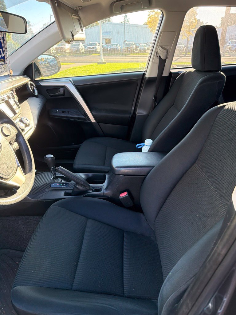 Used 2015 Toyota RAV4 LE AWD/4WD image 9
