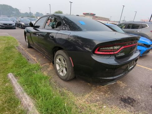Used 2019 Dodge Charger SXT RWD image 4