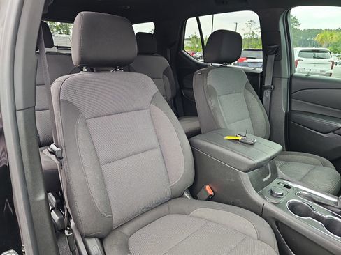 Used 2023 Chevrolet Traverse LT FWD image 11