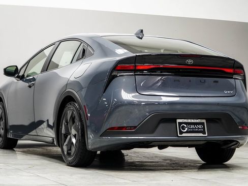 Used 2025 Toyota Prius LE image 10