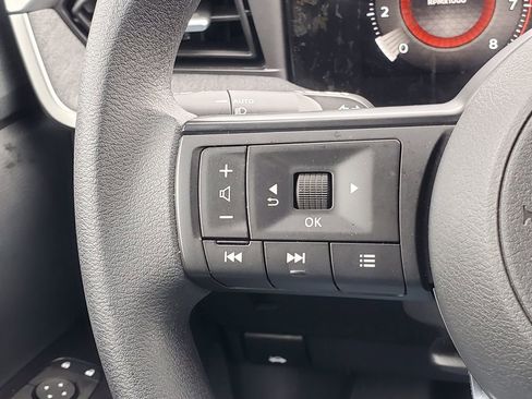 Used 2025 Nissan Kicks SV AWD/4WD image 16