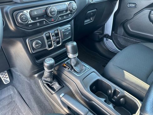 Certified 2023 Jeep Gladiator Sport image 25