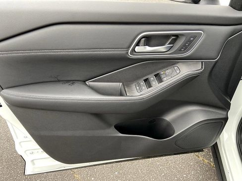 New 2026 Nissan Rogue Platinum image 9