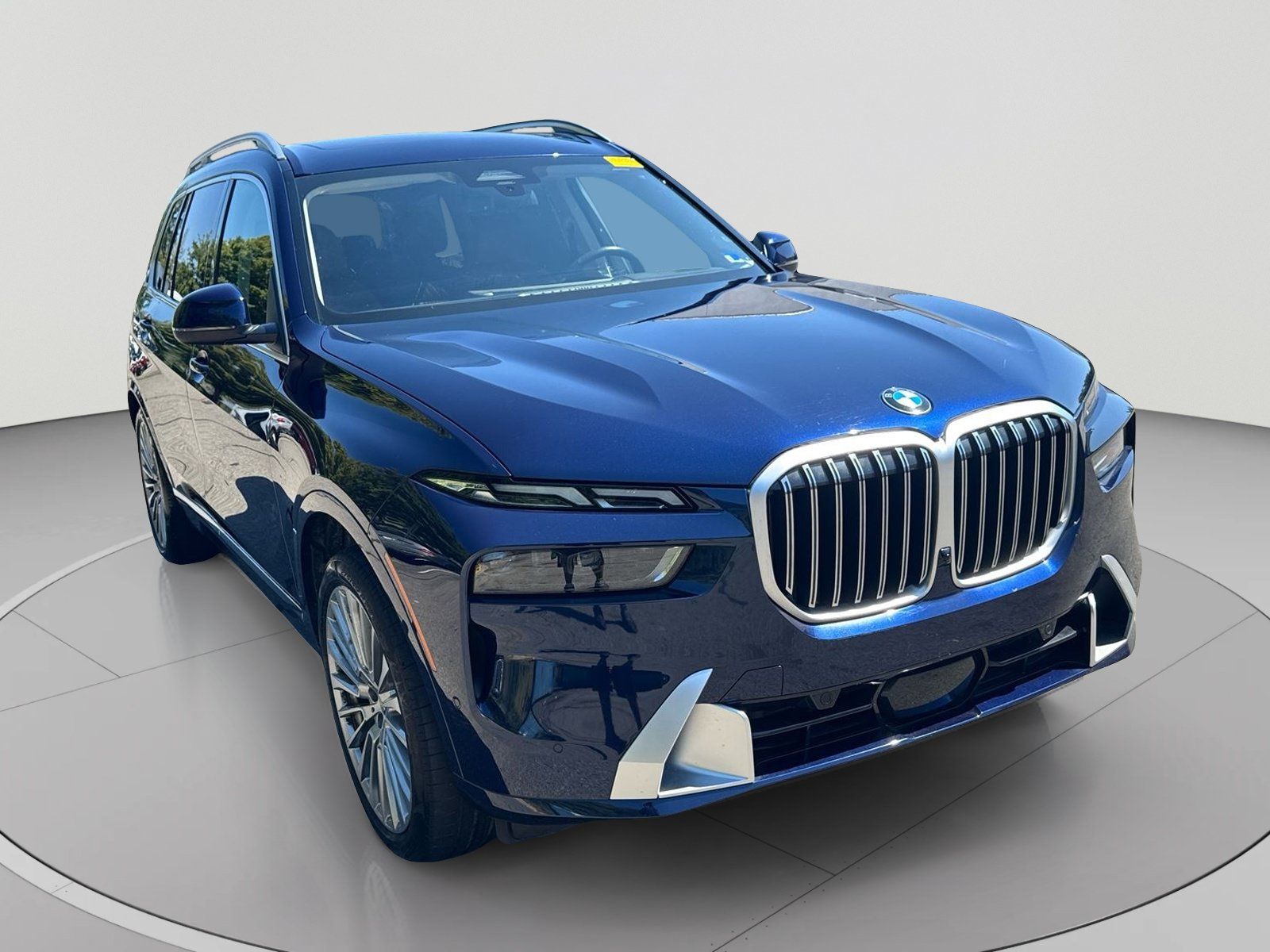 Used 2025 BMW X7 xDrive40i w/ Executive Package AWD/4WD image 3